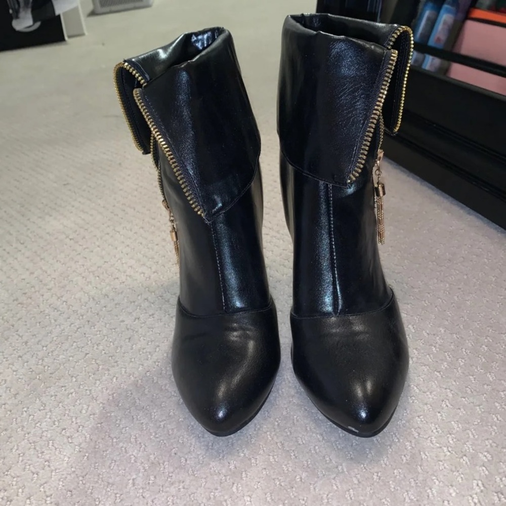 Heel boots
